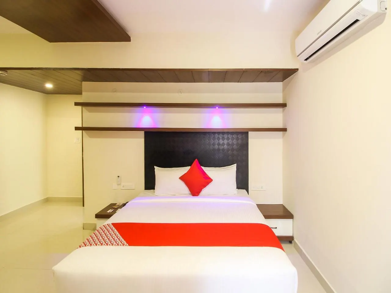 Rio Meridian Hotel Mysore Ινδία